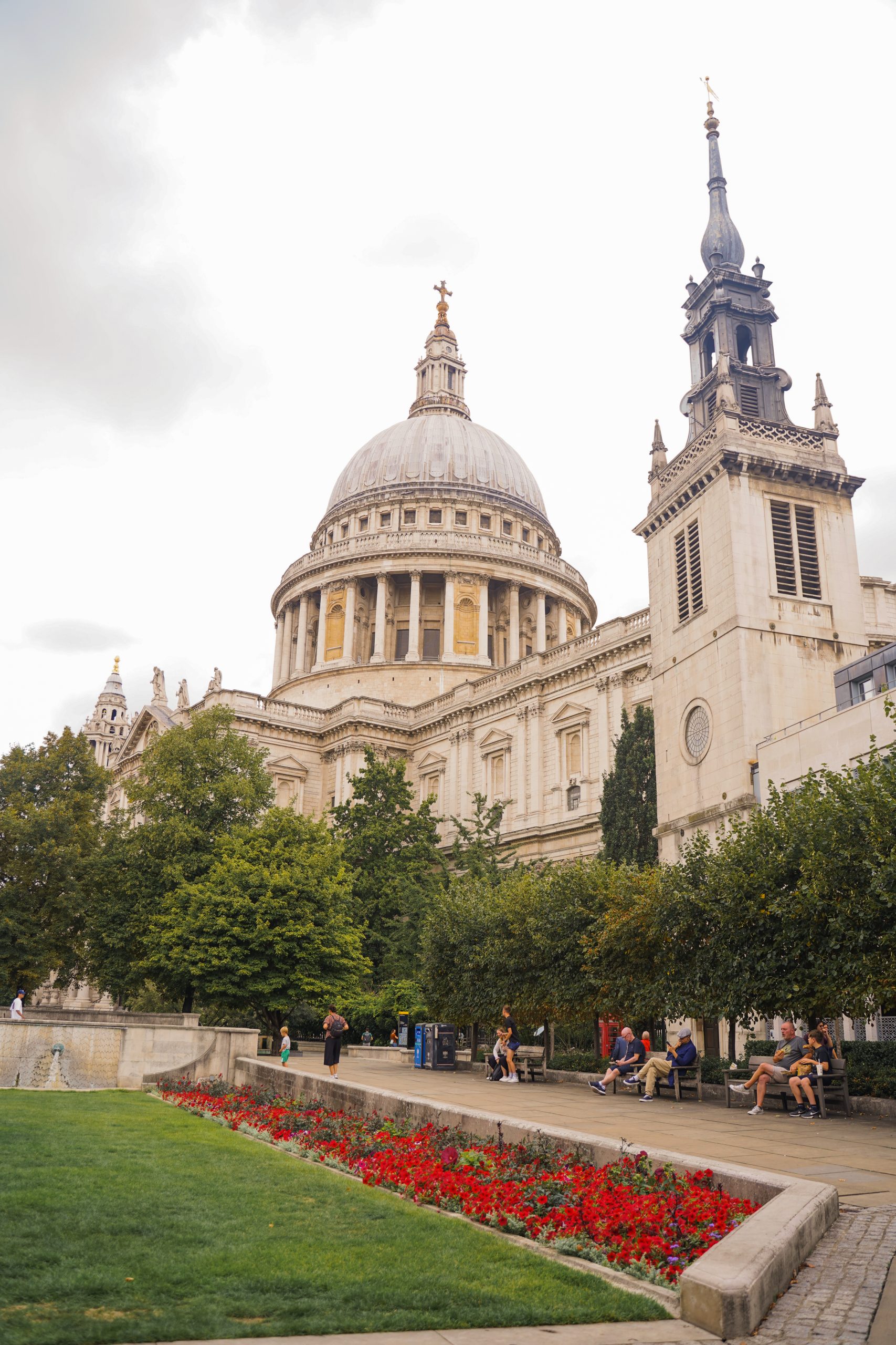 3. St. Pauls cathedral